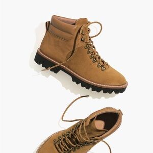The Citywalk Lugsole Hiker Boot in
Leather in Size 9